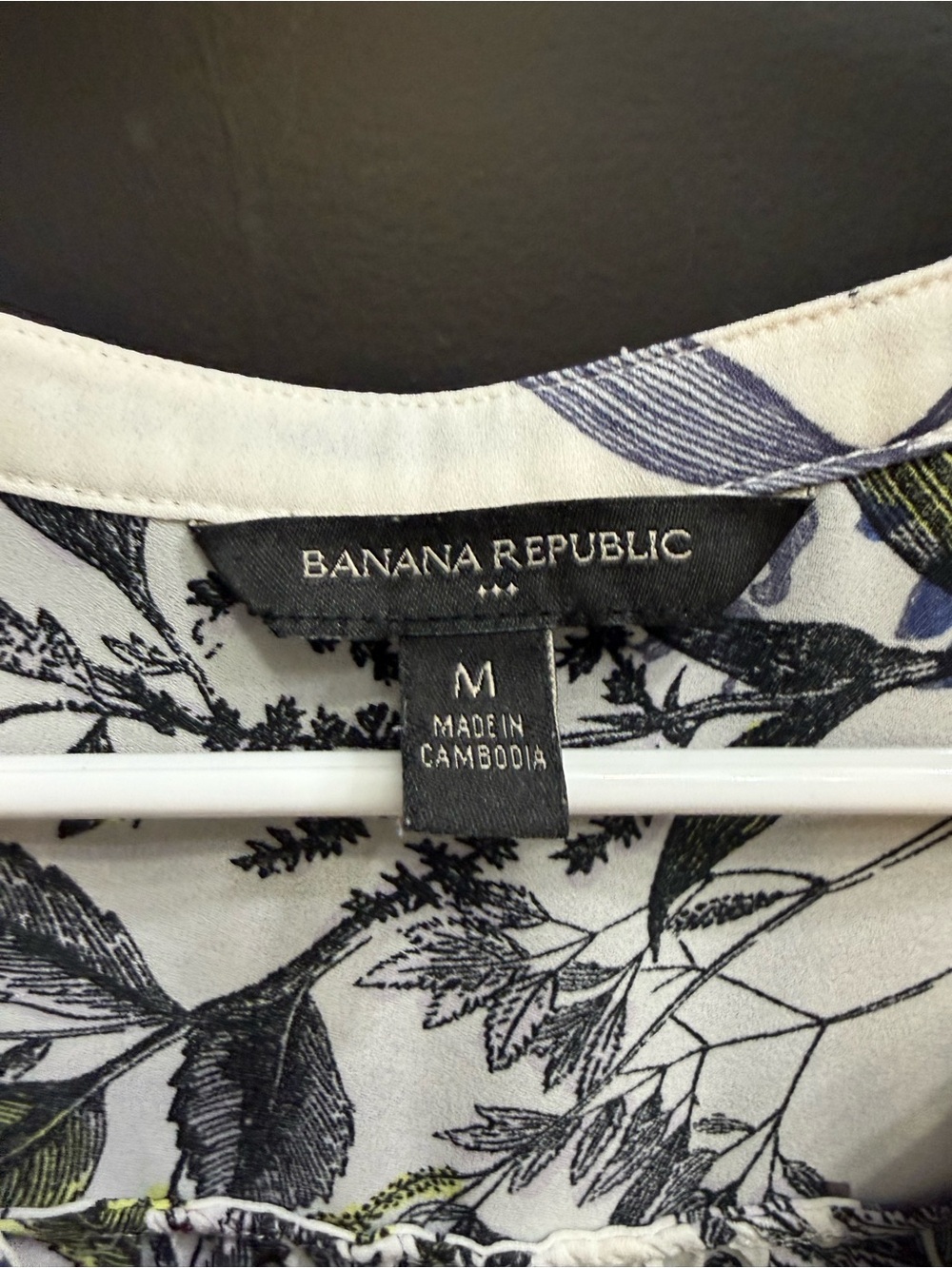 Banana Republic White Floral Split V-Neck Blouse - Picture 2 of 5